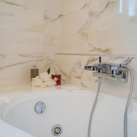 Zinovia's Luxury House *