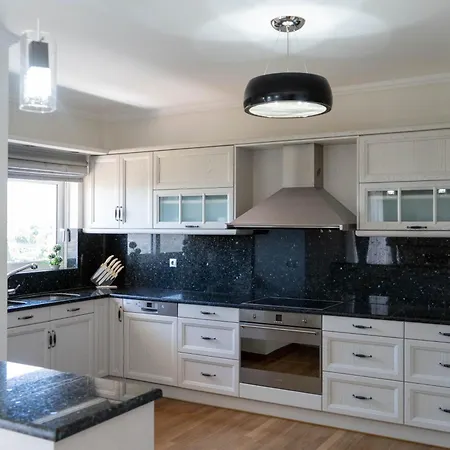 Zinovia's Luxury House *